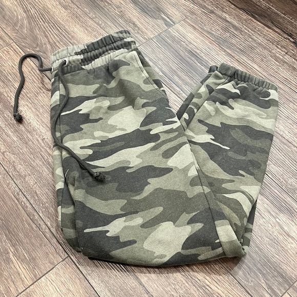 Wild Fable Camo Joggers - Picture 1 of 5